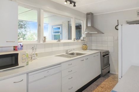 Photo of property in 18 Brown Terrace, Foxton Beach, Foxton, 4815