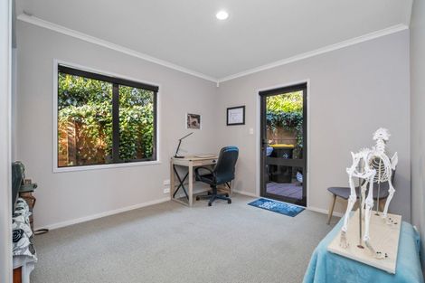 Photo of property in 2 Holcombrooke Lane, Welcome Bay, Tauranga, 3175