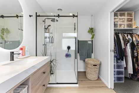 Photo of property in 4a Clerke Place, Marfell, New Plymouth, 4310