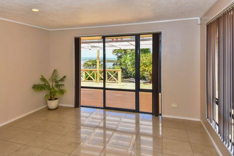 Photo of property in 16 Eloise Place, Clendon Park, Auckland, 2103