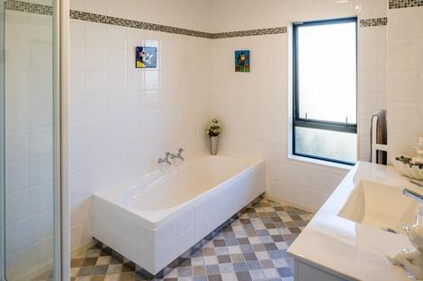 Photo of property in 4 Navigation Drive, Whitby, Porirua, 5024