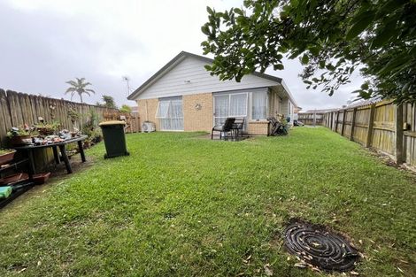 Photo of property in 1/12 Bernina Place, Weymouth, Auckland, 2103