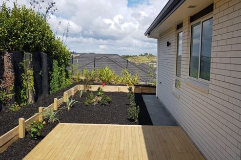 Photo of property in 17 Boocock Crescent, Orewa, 0931