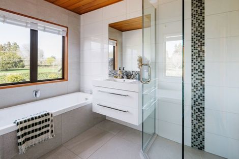 Photo of property in 102 Rosebanks Drive, Tamahere, Hamilton, 3283