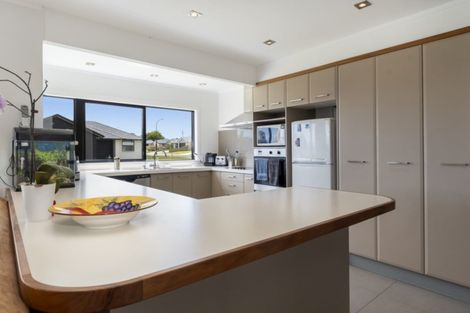 Photo of property in 28 Charlotte Drive, Omokoroa, 3114