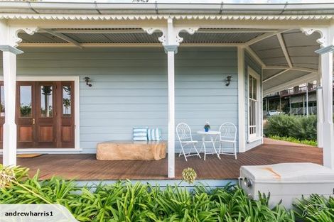 Photo of property in 6 Milton Road, Bluff Hill, Napier, 4110