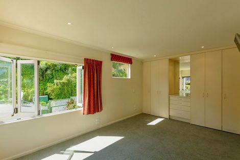 Photo of property in 32 Sunset Parade, Plimmerton, Porirua, 5026