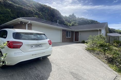 Photo of property in 21 Banks Boulevard, Whitby, Porirua, 5024