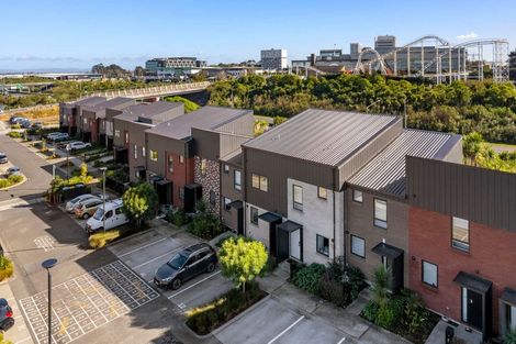 Photo of property in 12 Rara Lane, Manukau, Auckland, 2104