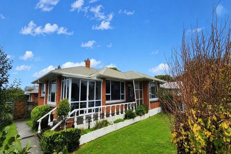 Photo of property in 2 Hood Place, Spotswood, New Plymouth, 4310