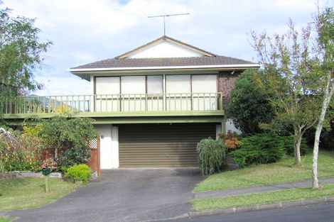 Photo of property in 27 Mark Edward Drive, Half Moon Bay, Auckland, 2012