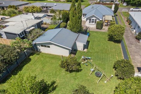 Photo of property in 17 Sackville Street, Martinborough, 5711