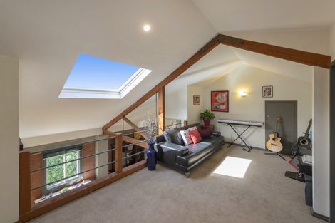 Photo of property in 5 Edge Hill, Mount Victoria, Wellington, 6011