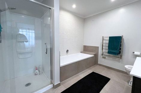 Photo of property in 14a Dida Park Drive, Kumeu, 0810