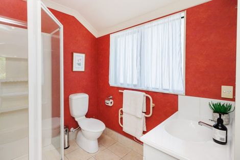 Photo of property in 23 Johnstone Drive, Fitzherbert, Palmerston North, 4410