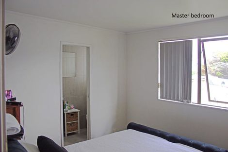 Photo of property in 7 Halloran Place, Massey, Auckland, 0614