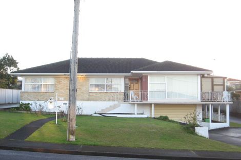 Photo of property in 33 Lynmore Drive, Hillpark, Auckland, 2102