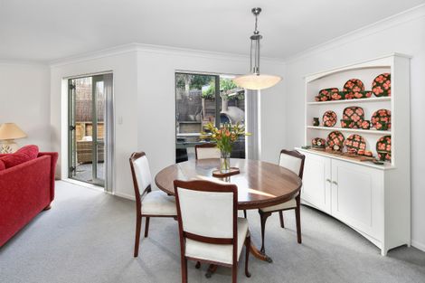 Photo of property in 2/11 The Rosebowl, Sunnyhills, Auckland, 2010