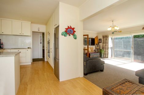 Photo of property in 1/19 Mcdowell Crescent, Hillcrest, Auckland, 0627