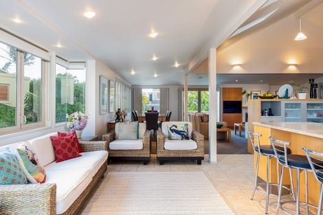 Photo of property in 27 Ocean View Road, Milford, Auckland, 0620