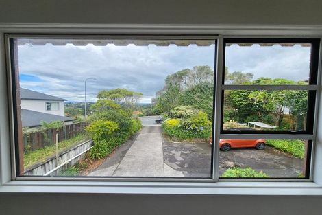Photo of property in 619 Glenfield Road, Totara Vale, Auckland, 0629