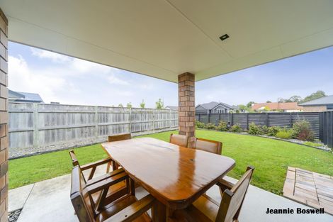 Photo of property in 35 Chestnut Close, Kelvin Grove, Palmerston North, 4414
