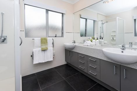 Photo of property in 10 Briar Vale Place, Flat Bush, Auckland, 2016