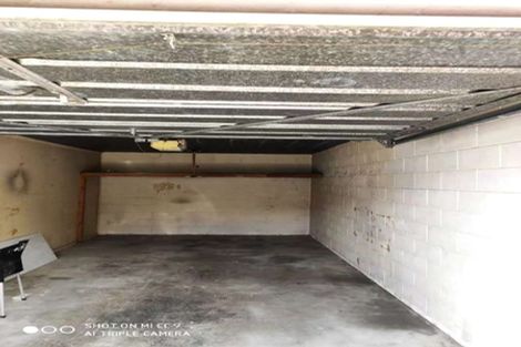 Photo of property in 2/15 Trojan Crescent, New Lynn, Auckland, 0600