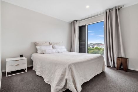 Photo of property in 18 Owen Chapman Drive, Red Beach, 0932