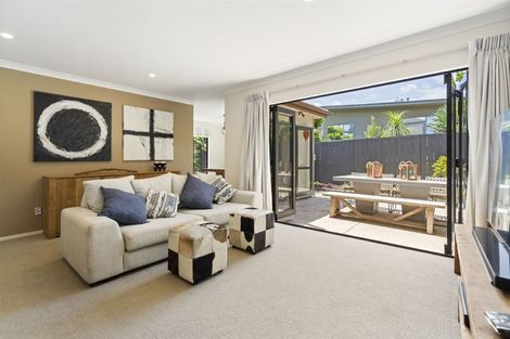 Photo of property in 8a Lupetti Rise, West Harbour, Auckland, 0618