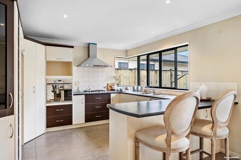 Photo of property in 16 Breon Place, Flat Bush, Auckland, 2016