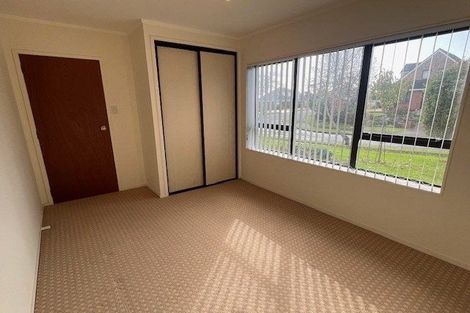 Photo of property in 1 Kincraig Place, Highland Park, Auckland, 2010