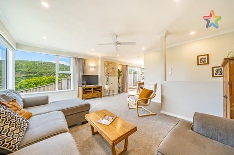 Photo of property in 11 Manor Drive, Stokes Valley, Lower Hutt, 5019