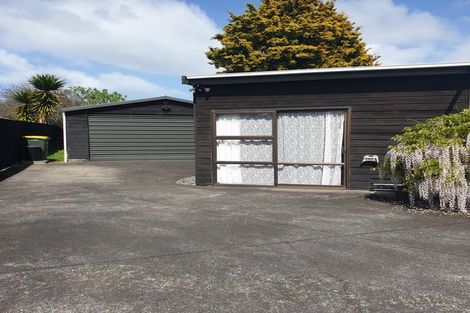 Photo of property in 28 Riverside Drive, Waiuku, 2123