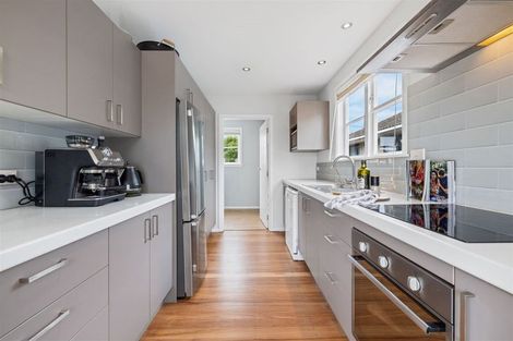 Photo of property in 44 Pitcairn Crescent, Bryndwr, Christchurch, 8053