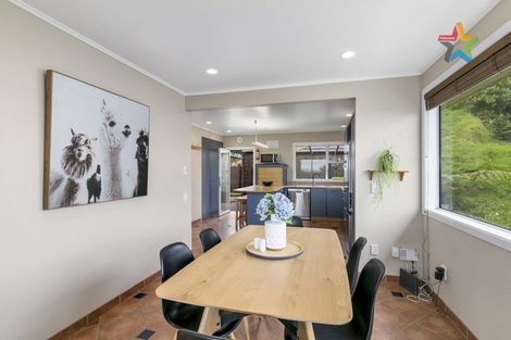 Photo of property in 52 Titiro Moana Road, Korokoro, Lower Hutt, 5012