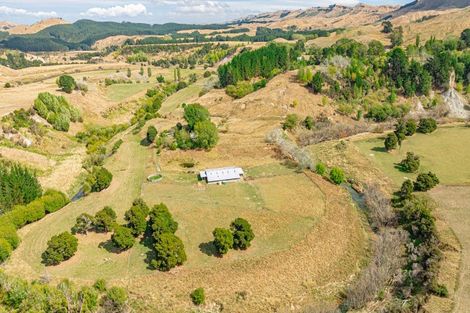 Photo of property in 1111 Tupurupuru Te Wharau Road, Kourarau Hill, Masterton, 5883