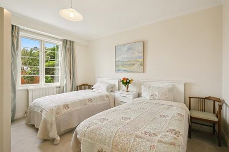 Photo of property in Broadwater Apartments, 214 Oriental Parade, Oriental Bay, Wellington, 6011