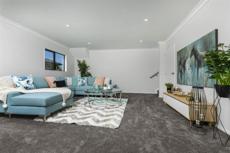 Photo of property in 29 Bernleigh Terrace, West Harbour, Auckland, 0618
