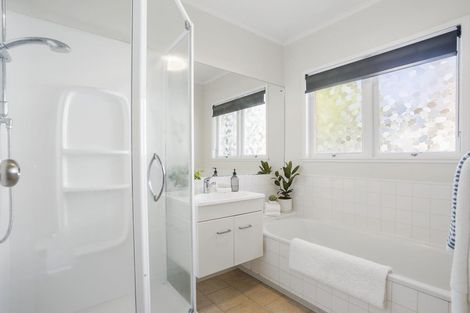 Photo of property in 6 Regal Place, Forrest Hill, Auckland, 0620