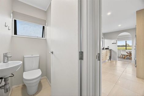 Photo of property in 70 De Quincey Terrace, Highland Park, Auckland, 2010