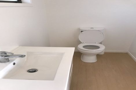 Photo of property in 8 Staveley Avenue, Mount Roskill, Auckland, 1041