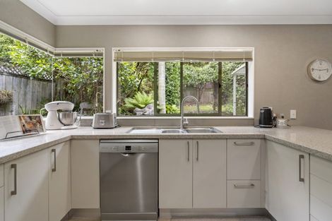 Photo of property in 27 Hogarth Rise, West Harbour, Auckland, 0618