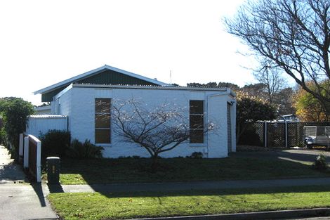 Photo of property in 32 Warren Crescent, Hillmorton, Christchurch, 8025