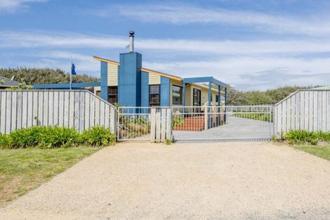 Photo of property in 35 Te Kiri Street, Himatangi Beach, Foxton, 4891