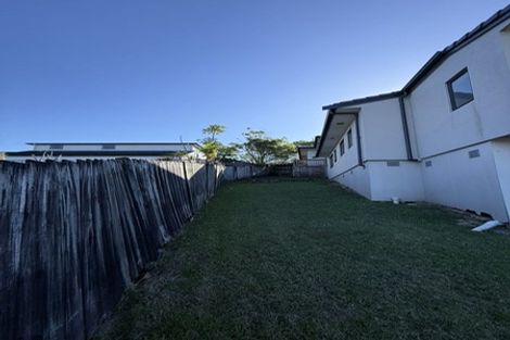 Photo of property in 11 Trotting Terrace, Fairview Heights, Auckland, 0632