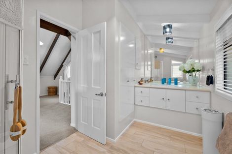 Photo of property in 74 Waima Crescent, Titirangi, Auckland, 0604