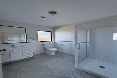 Photo of property in 11 Trotting Terrace, Fairview Heights, Auckland, 0632