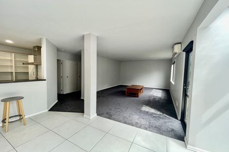 Photo of property in 3/252 East Coast Road, Forrest Hill, Auckland, 0620