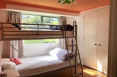 Photo of property in 2 Dudley Crescent, Cable Bay, 0420